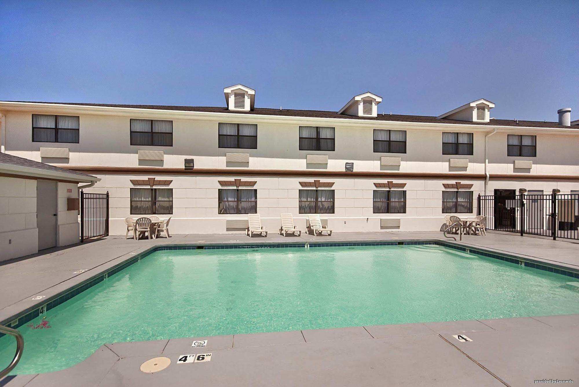 Western & Hotel 3*